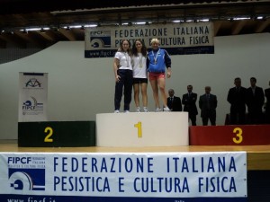 la seconda classificata (a sinistra) si chiama DI ROCCA SHEILA di Livorno la terza classificata (a destra) si chiama MAGGIOROTTO ANNALISA di Torino Al Centro la nostra Luisa TERZILLI