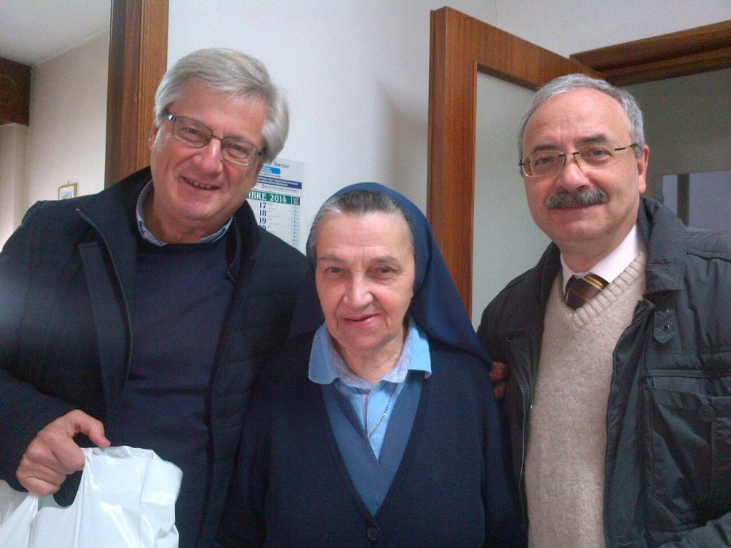 Nella foto: Suor Clarice della Rsa “Centro Nazareth” di Pescara con Geremia Mancini.
