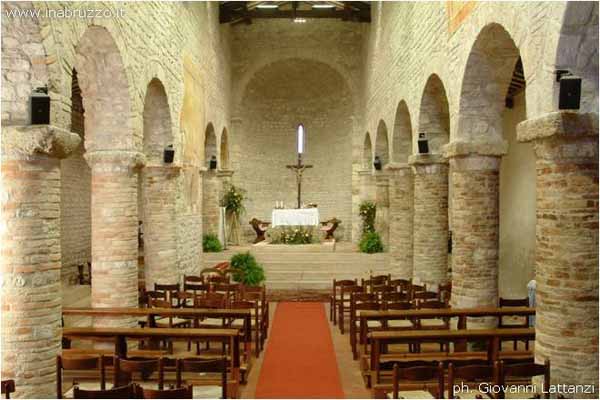 Sant'Omero (Te), chiesa medievale di Santa Maria a Vico, interno,